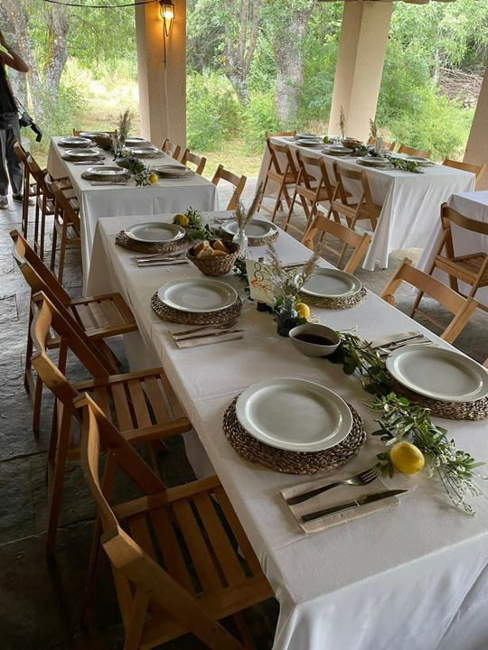 Mesa con platos